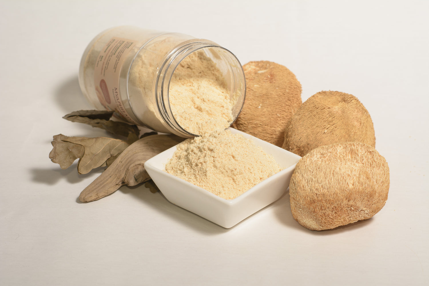 Мелені плодові тіла Їжовика гребінчастого