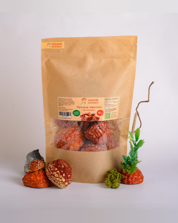 Мухомор червоний цілі нерозкриті капелюшки